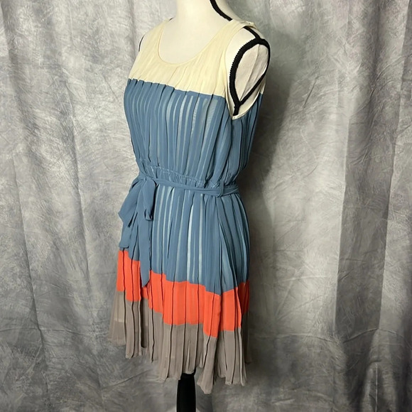 Blu Pepper Pleated Cream, Blue, Coral and Gray Dress - size Small - Picture 4 of 12